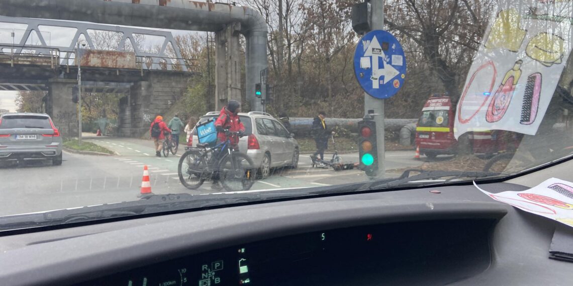 Accident rutier pe Calea Aradului din Timișoara: un tânăr rănit după coliziunea cu o trotinetă