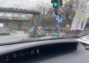 Accident rutier pe Calea Aradului din Timișoara: un tânăr rănit după coliziunea cu o trotinetă