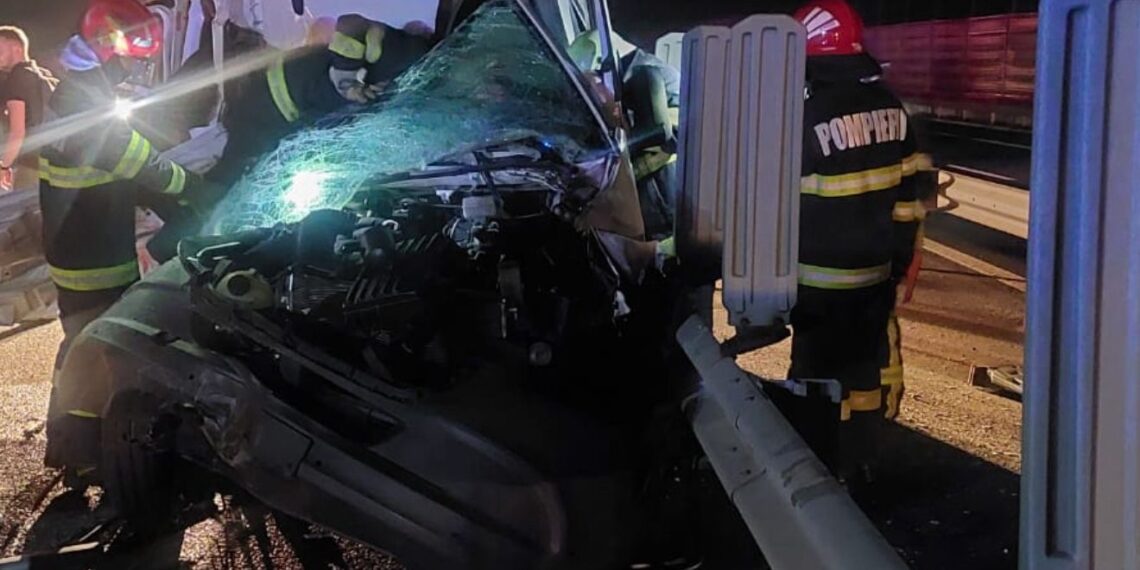 Accident pe A1. O victimă încarcerată
