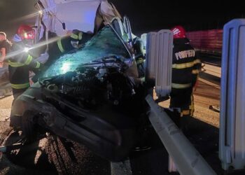 Accident pe A1. O victimă încarcerată
