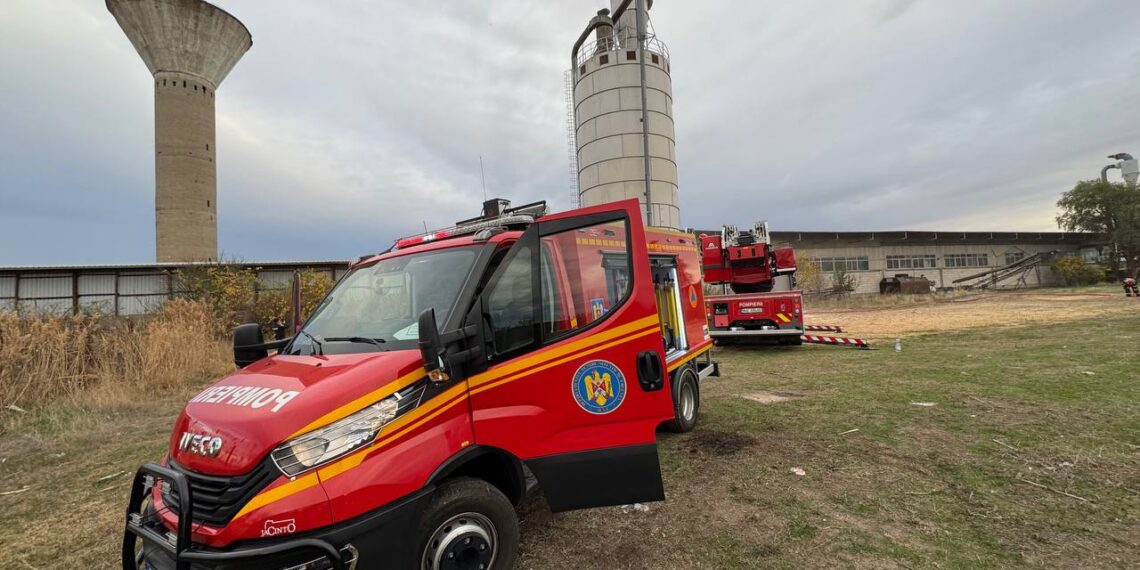 Incendiu la un siloz pentru depozitarea rumegușului din Sânnicolau Mare