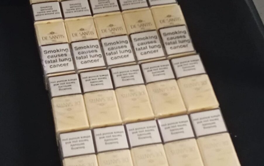 Bărbat cunoscut ca vânzător de țigări netimbrate în Piața Iosefin sancționat de polițiștii locali cu 20.000 de lei. Atenție, atât cumpărătorii, cât și vânzătorii riscă amenzi drastice