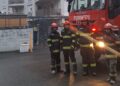 Degajări de fum pe casa scării, la un bloc cu zece etaje din municipiul Arad, strada Gheorghe Magheru