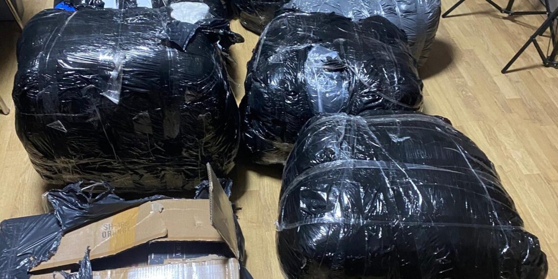 Zeci de bunuri susceptibile a fi contrafăcute, recuperate de polițiști