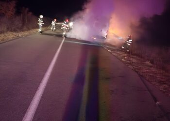 Microbuz cuprins de flăcări între Târnova și Șilindia. Două persoane au scăpat nevătămate