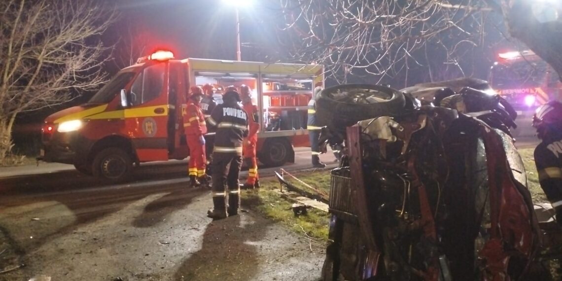 Accident grav la Călugăreni: o persoană inconștientă, după ce un autoturism s-a răsturnat. Update: a murit