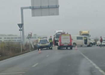 Accident la Sânandrei după o întoarcere fără asigurare: pasageră rănită