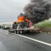 Ambulanță pentru dializă cuprinsă de flăcări pe A1, în zona Pișchia – fără victime/Video