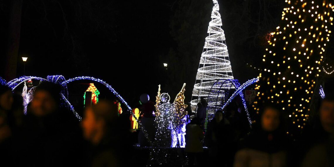 „Lights of the Village” a atras mii de vizitatori în prima seară la Muzeul Satului Bănățean/Foto