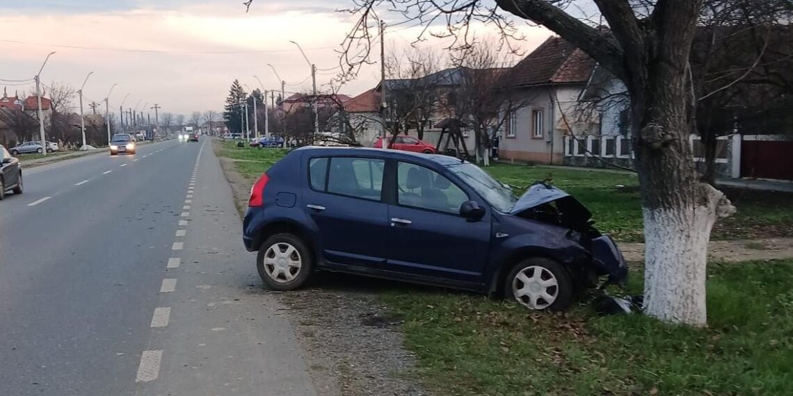 Șofer în vârstă de 76 de ani, implicat într-un accident pe DN 6, la Belinț: un pasager a ajuns la spital
