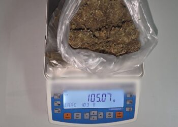 UPDATE.  Percheziții DIICOT la Cenei, după ce minorul de 13 ani a fost depistat pozitiv la marijuana. Doi tineri, reținuți pentru trafic de droguri