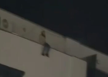 Momente de groază la Arad. O tânără de 24 ani, din județul Timiș, a vrut să se arunce de la balconul etajului 9