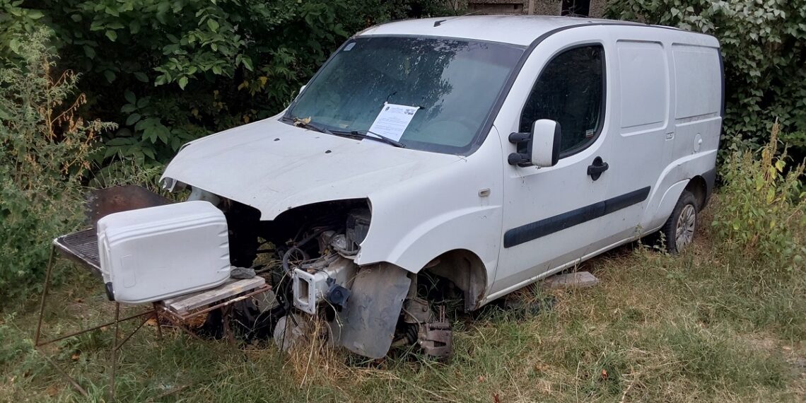 2172 autovehicule abandonate nu mai ocupă, de anul trecut, domeniul public, ca urmare a acțiunilor polițiștilor locali