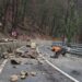 Trafic îngreunat pe DN 67D Valea Cernei – Băile Herculane din cauza unei alunecări de teren