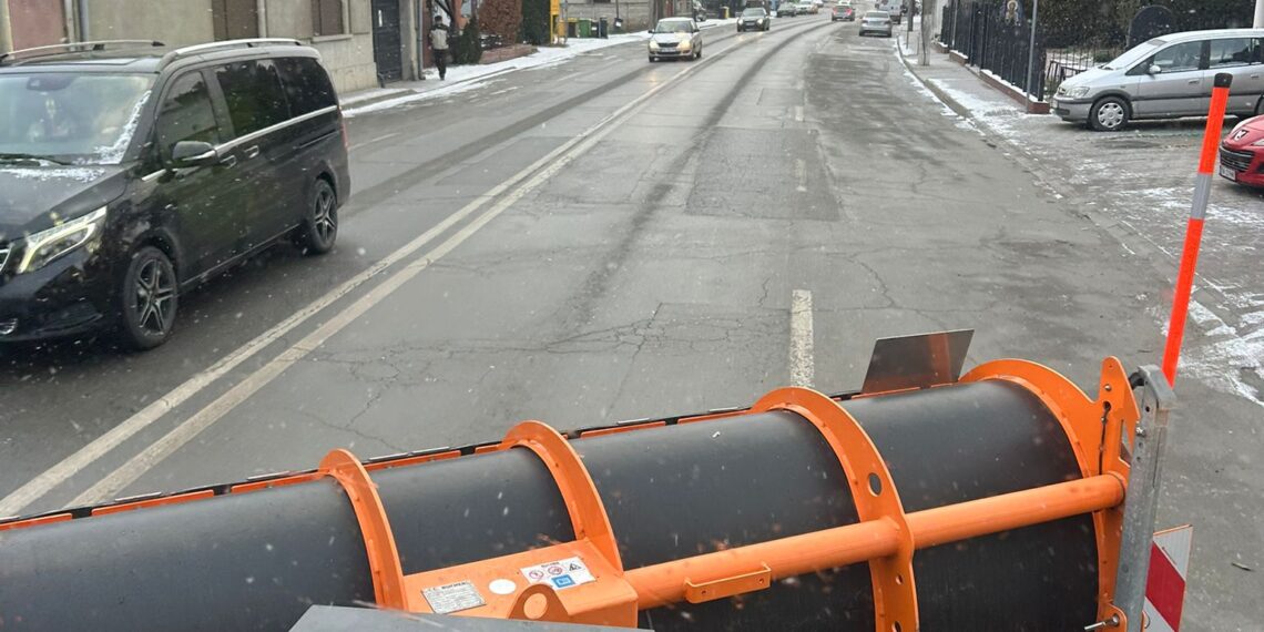 Primăria Lugoj acționează pentru deszăpezirea străzilor după ninsorile abundente