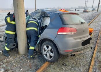 Accident rutier în apropiere de Ghioroc: un adult și un minor, transportați la spital