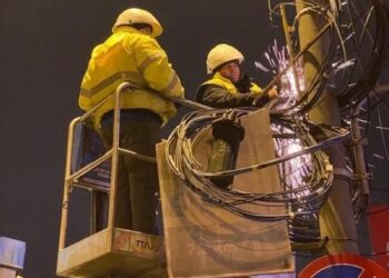 Primăria Timișoara continuă acțiunile de dezafectare a cablurilor aeriene ilegale