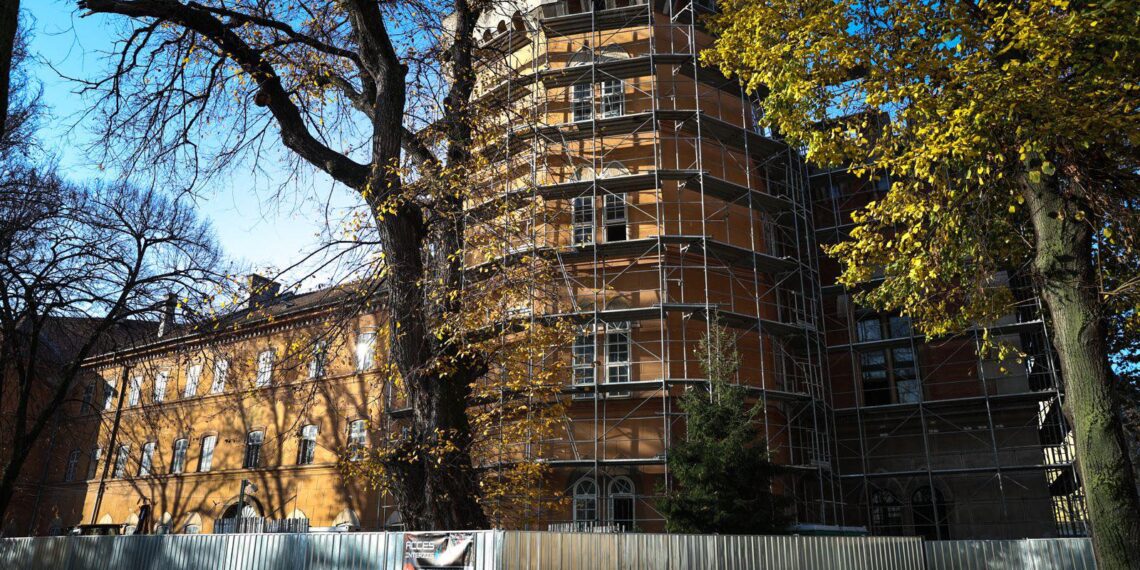 Descoperire din Al Doilea Război Mondial la Castelul Huniade: grenade și muniție ridicate de pirotehniști