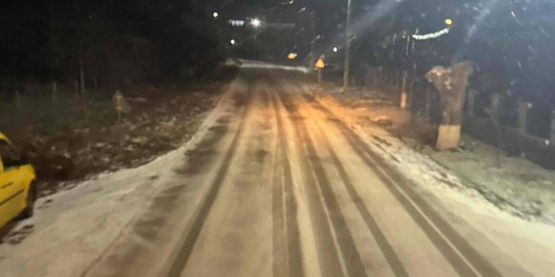 Intervenții de deszăpezire pe toate drumurile județene din Timiș. Traficul se desfășoară în condiții de iarnă/Foto