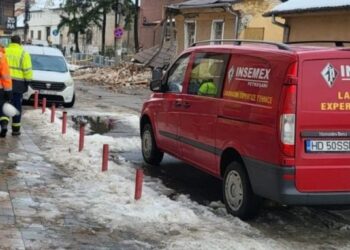 Fisură la conducta de gaz, cauza probabilă a deflagrației de la Poliția Lugoj/Video