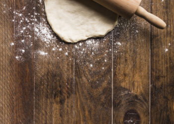 Scandal conjugal la Lipova: femeie reținută după ce și-a lovit soțul cu făcălețul, pe fondul geloziei