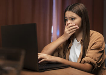 Studiu: O persoană din 7 a fost victima unei înșelătorii online 