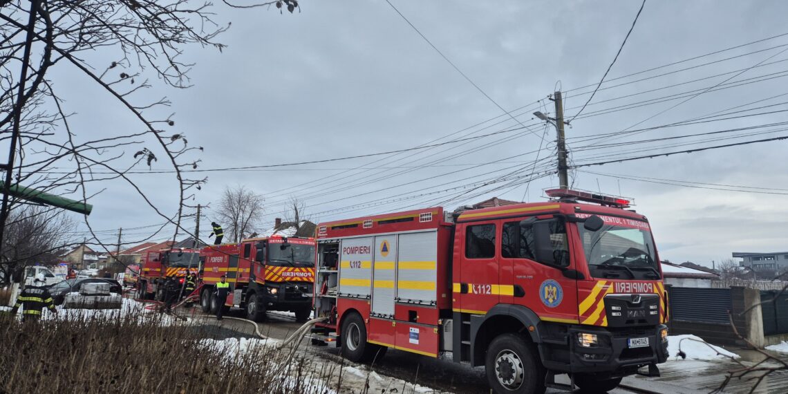 Incendiu la o casă din Izvin. Intervin mai  multe autospeciale/Update: Incendiul a fost lichidat