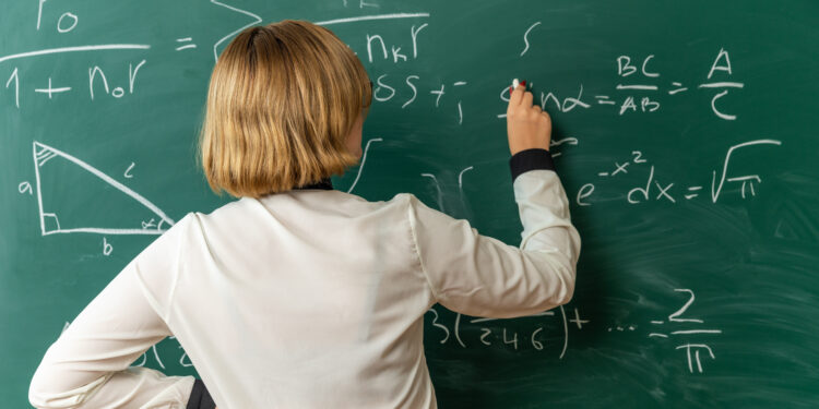 Cursuri gratuite de pregătire la matematică, chimie și informatică, pentru bacalaureat și admitere la UPT
