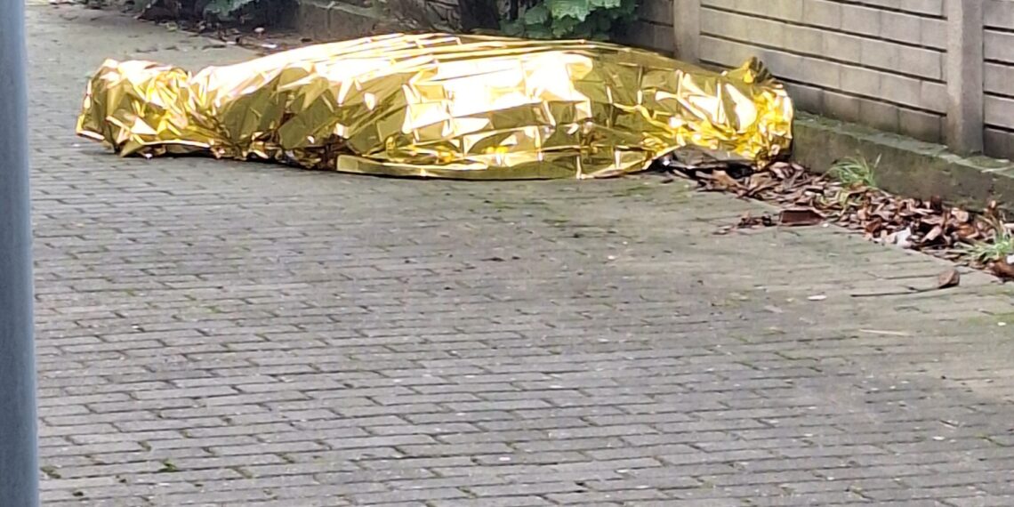 Două persoane, căzute de pe bloc la Arad/Update: Anchetatorii iau în calcul sinuciderea