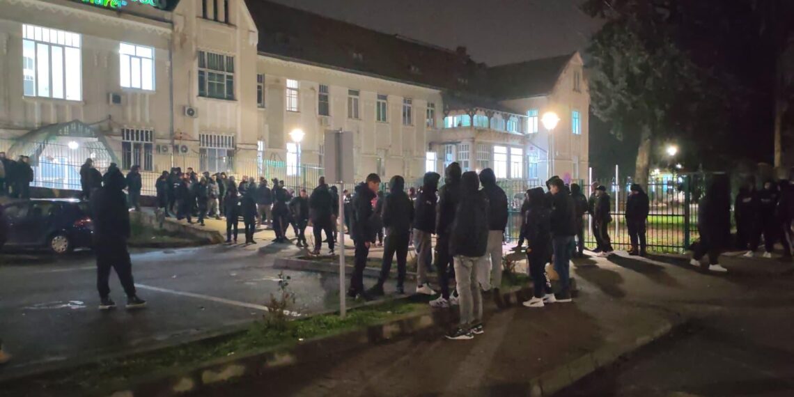 Suporteri greci, opriți în drum spre Lyon: vin la Timișoara pentru a afla vești despre răniții din accidentul de la Lugojel/Foto-video