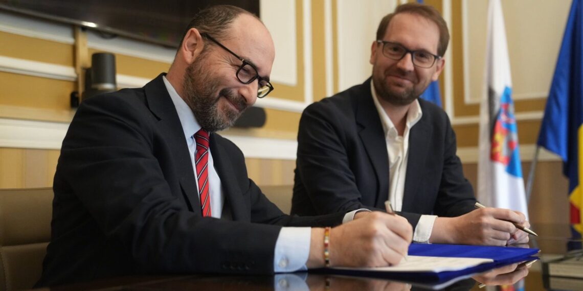 Primarul Dominic Fritz a semnat contractul pentru achiziția a 10 tramvaie noi