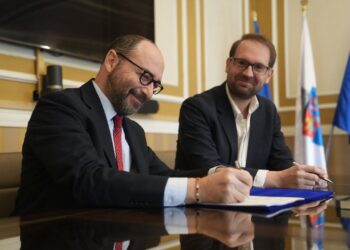 Primarul Dominic Fritz a semnat contractul pentru achiziția a 10 tramvaie noi
