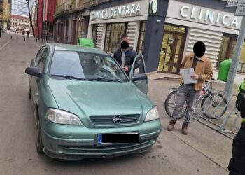 Bărbat depistat de polițiștii locali conducând în zona centrală a Timișoarei cu un permis de conducere fals