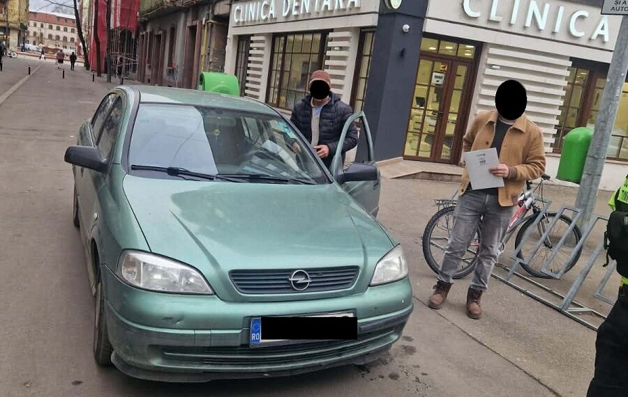 Bărbat depistat de polițiștii locali conducând în zona centrală a Timișoarei cu un permis de conducere fals