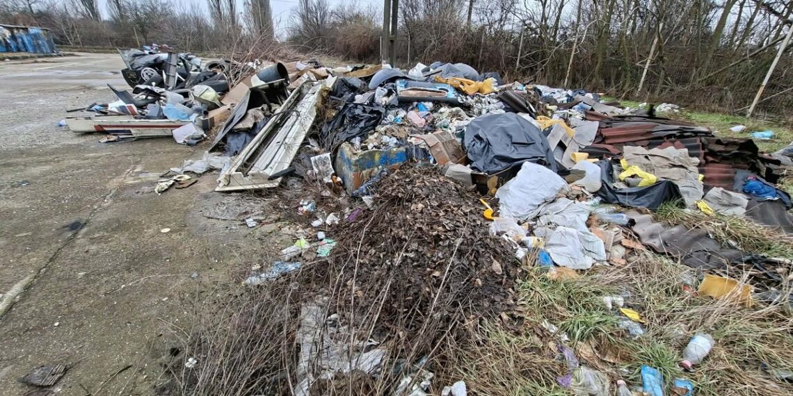 Atenție, amenzile pentru nerespectarea legislației privind abandonul și depozitarea deșeurilor sunt foarte mari! Polițiștii locali au aplicat sancțiuni în valoare de 165.750 lei