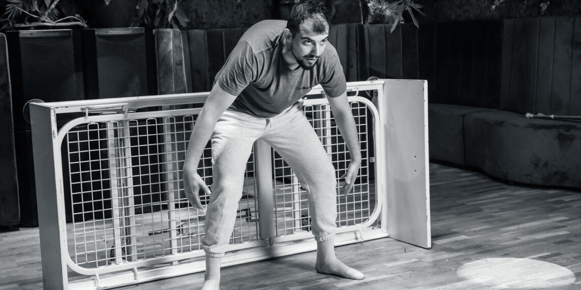 „Ruptură”, one-man show cu Lajter Márkó Ernesztó, premieră la Casa cu Lei