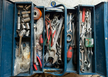 Furt dintr-o mașină în Caransebeș: hoții prinși și bunurile recuperate