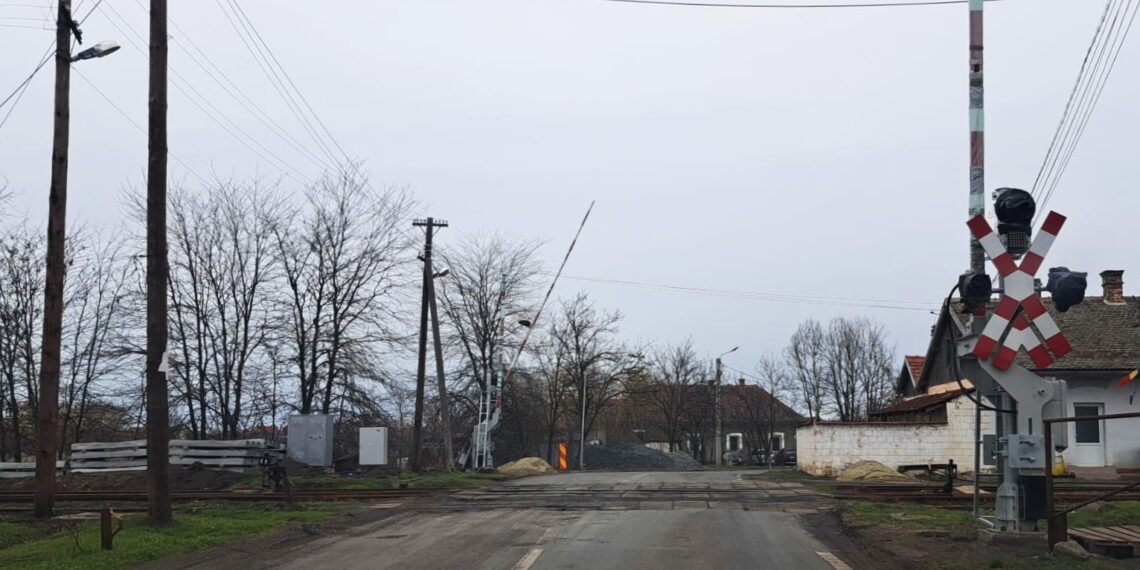 Restricții pe DN 59B: încep reparațiile la trecerea la nivel cu calea ferată din Cărpiniș