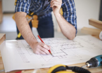 Scule furate de pe un șantier din Ciacova, recuperate în mare parte. Trei tineri au ajuns în arest