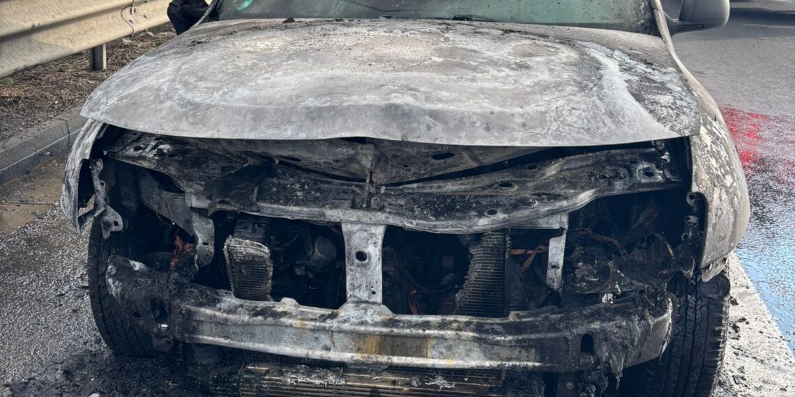 Mașină cuprinsă de flăcări pe A1. Trafic afectat pe sensul Timișoara – Arad