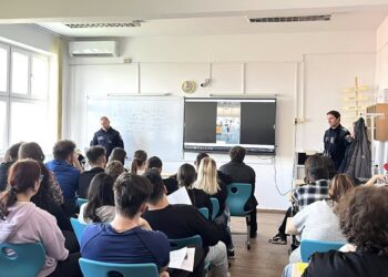 Polițiștii de frontieră timișoreni au prezentat oferta educațională a MAI elevilor din liceele din județul Timiș