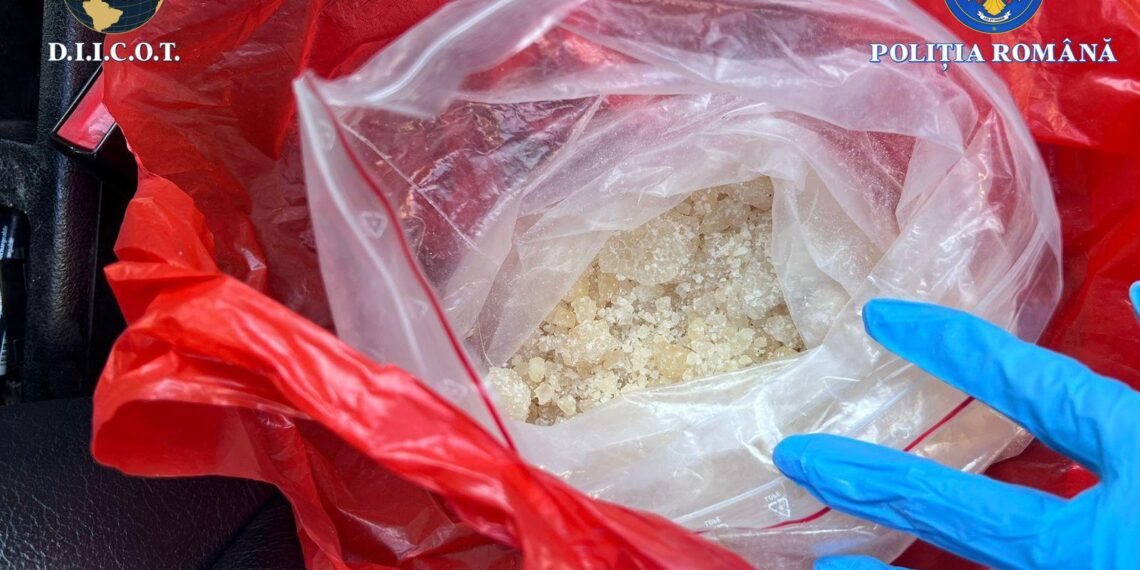 Arădean arestat pentru trafic de droguri de mare risc, prins în flagrant cu un kilogram de „cristal” în Cluj-Napoca
