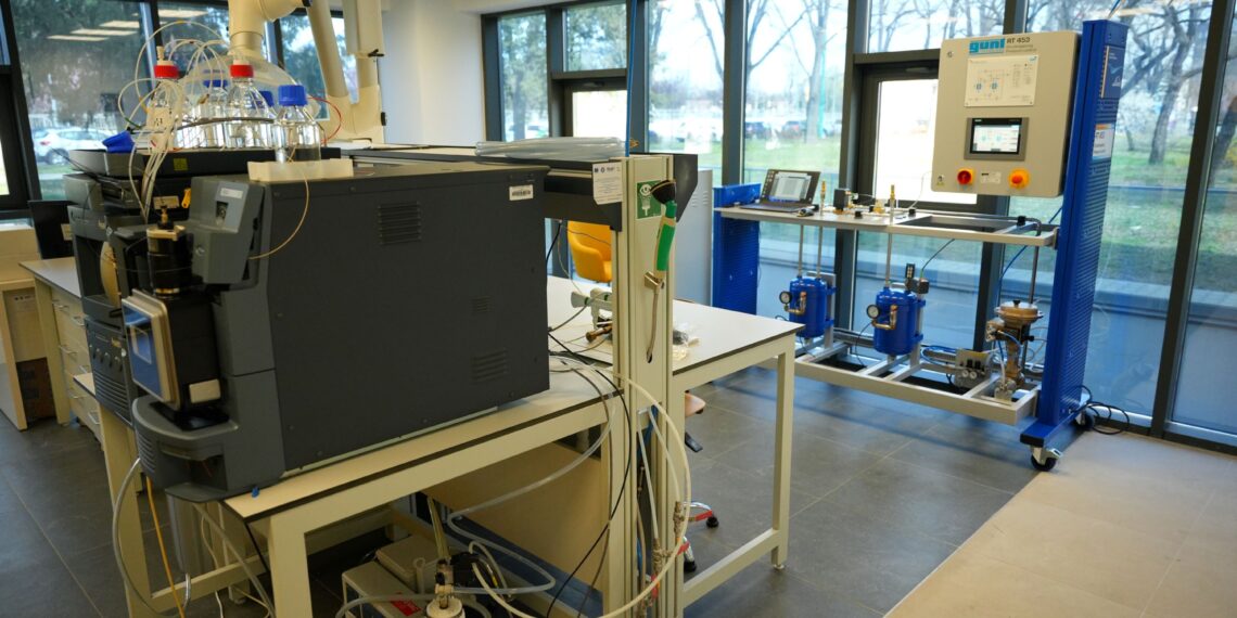 De la teorie la practică: o investiție de 50.000 de euro aduce procesele reale mai aproape de studenții UPT