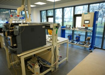 De la teorie la practică: o investiție de 50.000 de euro aduce procesele reale mai aproape de studenții UPT