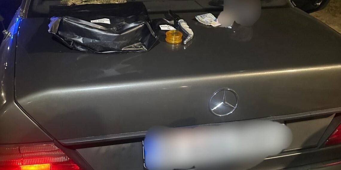 Tânăr de 20 de ani, prins la Nădlac cu peste 500 de grame de canabis. A fost plasat în arest la domiciliu/Foto