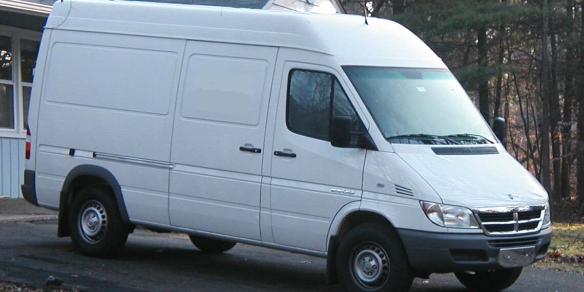 Autoutilitară cu marfă de 60.000 de euro, dispărută cu GPS-ul dezactivat: suspect reținut de polițiști/Video