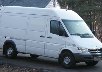 Autoutilitară cu marfă de 60.000 de euro, dispărută cu GPS-ul dezactivat: suspect reținut de polițiști/Video