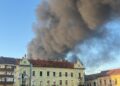 Incendiu la o fabrică de polistiren din municipiul Arad. Echipele de intervenție, suplimentate