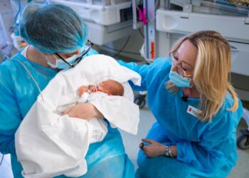 Salvați Copiii România trage un semnal de alarmă asupra importanței monitorizării sănătății mintale după naștere