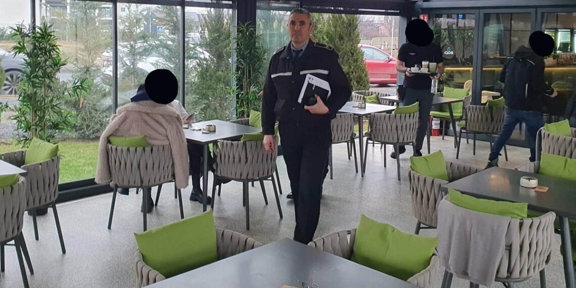 Acțiuni ale polițiștilor locali pe linie de comerț – 241 sancțiuni aplicate, printre altele, pentru lipsă acord de funcționare, folosirea de muzică fără autorizație sau permiterea fumatului